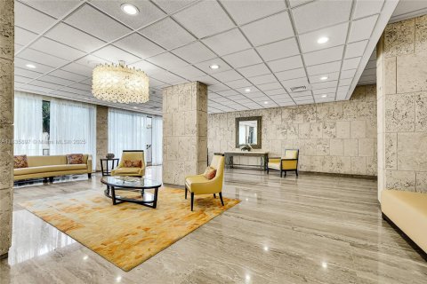 Condo in Hallandale Beach, Florida, 1 bedroom  № 1818702 - photo 2