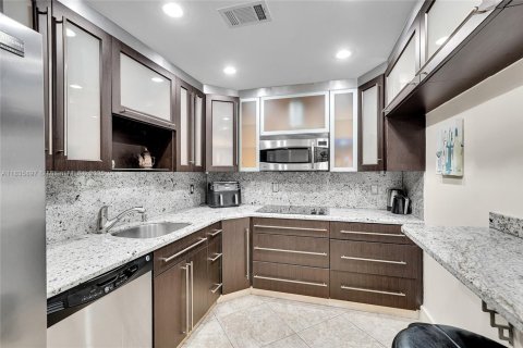 Condo in Hallandale Beach, Florida, 1 bedroom  № 1818702 - photo 13