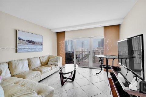 Condo in Hallandale Beach, Florida, 1 bedroom  № 1818702 - photo 9