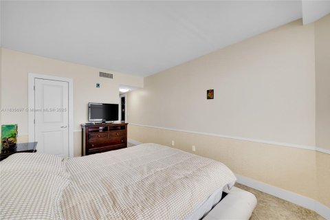 Condo in Hallandale Beach, Florida, 1 bedroom  № 1818702 - photo 20