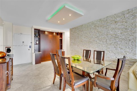 Condo in Hallandale Beach, Florida, 1 bedroom  № 1818702 - photo 8