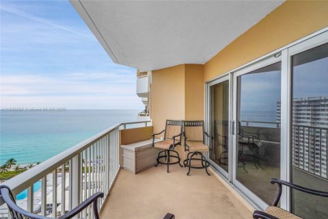Condo in Hallandale Beach, Florida, 1 bedroom  № 1818702 - photo 25