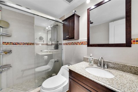 Condo in Hallandale Beach, Florida, 1 bedroom  № 1818702 - photo 17