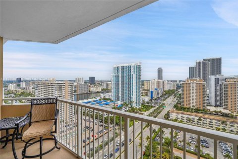 Condo in Hallandale Beach, Florida, 1 bedroom  № 1818702 - photo 23