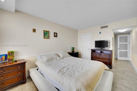 Condo in Hallandale Beach, Florida, 1 bedroom  № 1818702 - photo 19