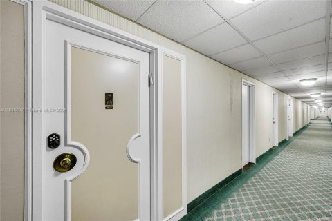 Condo in Hallandale Beach, Florida, 1 bedroom  № 1818702 - photo 4