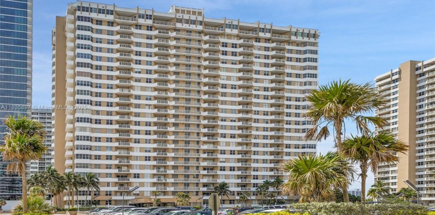 Condominio en Hallandale Beach, Florida, 1 dormitorio № 1818702