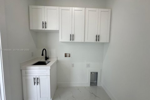 Купить виллу или дом в Лихай-Эйкерс, Флорида 4 спальни, № 2028173 - фото 16