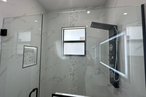 Купить виллу или дом в Лихай-Эйкерс, Флорида 4 спальни, № 2028173 - фото 12