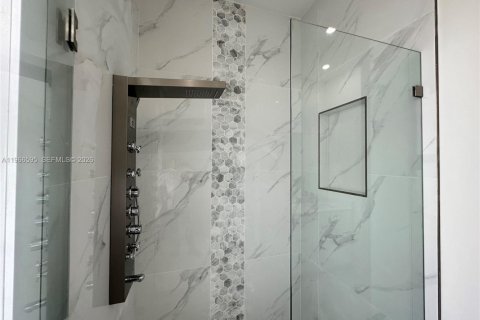 Купить виллу или дом в Лихай-Эйкерс, Флорида 4 спальни, № 2028173 - фото 14