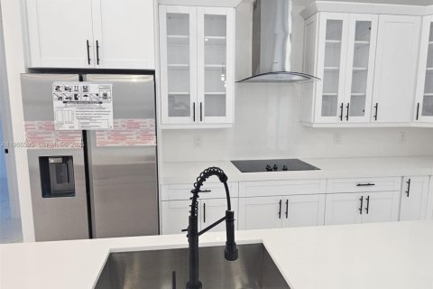 Купить виллу или дом в Лихай-Эйкерс, Флорида 4 спальни, № 2028173 - фото 6