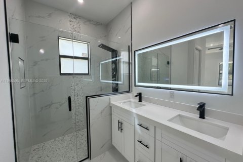 Купить виллу или дом в Лихай-Эйкерс, Флорида 4 спальни, № 2028173 - фото 11