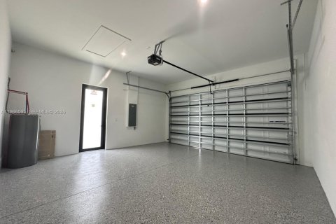 Купить виллу или дом в Лихай-Эйкерс, Флорида 4 спальни, № 2028173 - фото 17