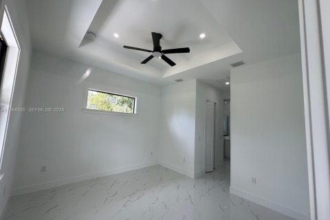 Купить виллу или дом в Лихай-Эйкерс, Флорида 4 спальни, № 2028173 - фото 8