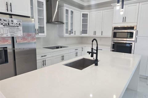 Купить виллу или дом в Лихай-Эйкерс, Флорида 4 спальни, № 2028173 - фото 3