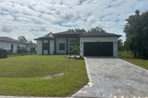 Купить виллу или дом в Лихай-Эйкерс, Флорида 4 спальни, № 2028173 - фото 2