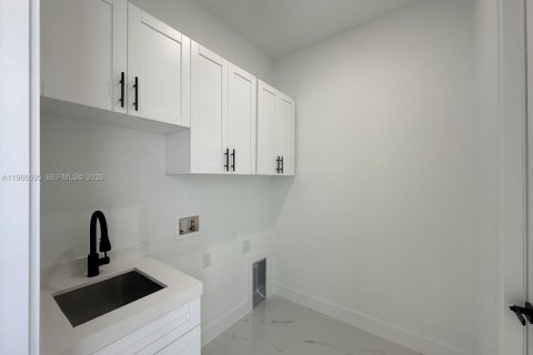 Купить виллу или дом в Лихай-Эйкерс, Флорида 4 спальни, № 2028173 - фото 15