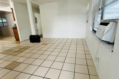 House in Sanford, Florida 3 bedrooms, 113.15 sq.m. № 1750239 - photo 6