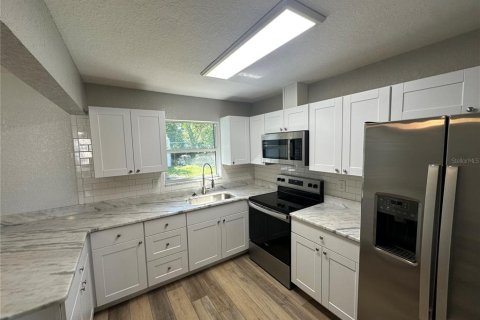 House in Wildwood, Florida 3 bedrooms, 116.69 sq.m. № 1844776 - photo 4