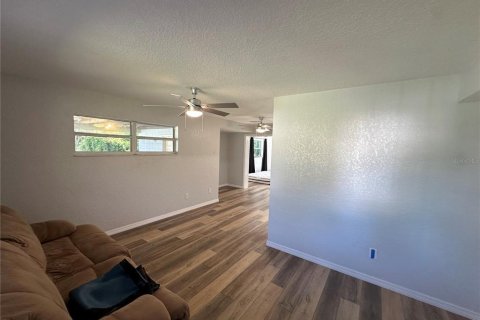 House in Wildwood, Florida 3 bedrooms, 116.69 sq.m. № 1844776 - photo 5