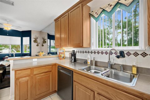House in Palm Coast, Florida 4 bedrooms, 235.69 sq.m. № 1841729 - photo 13