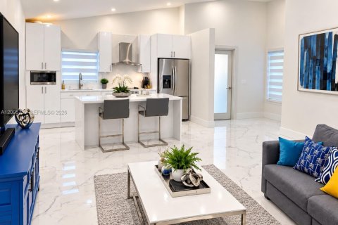 Villa ou maison à Miami Gardens, Floride 3 chambres, 136.29 m2 № 2389671