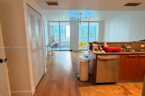 Condominio en Miami, Florida, 1 dormitorio  № 2000600