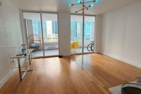 Condominio en venta en Miami, Florida, 1 dormitorio, 58.53 m2 № 2000600 - foto 2