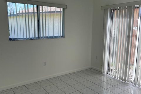 Casa en alquiler en Fort Myers, Florida, 3 dormitorios, 135.27 m2 № 1816977 - foto 8
