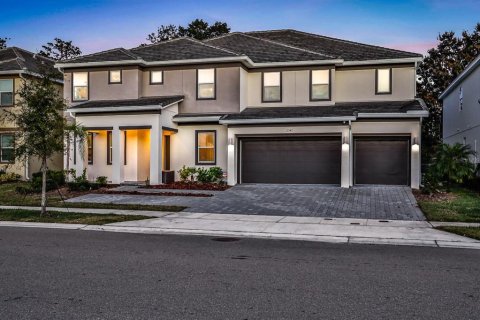 Casa en Kissimmee, Florida 15 dormitorios, 650.69 m2 № 2373896