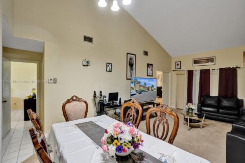 Condominio en venta en Tamarac, Florida, 2 dormitorios, 121.33 m2 № 1692350 - foto 9