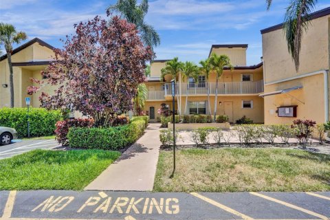 Condominio en venta en Tamarac, Florida, 2 dormitorios, 121.33 m2 № 1692350 - foto 3