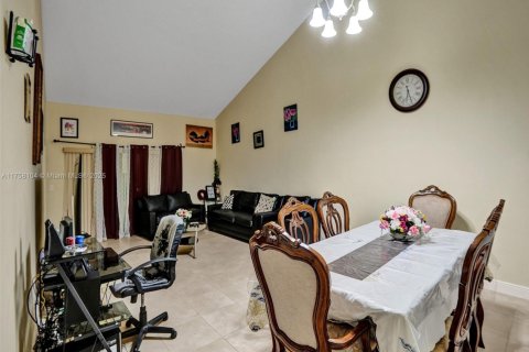 Condominio en venta en Tamarac, Florida, 2 dormitorios, 121.33 m2 № 1692350 - foto 7