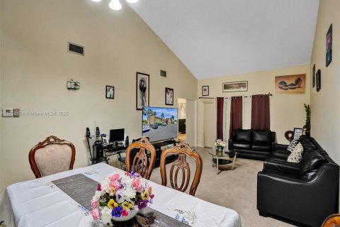 Condominio en venta en Tamarac, Florida, 2 dormitorios, 121.33 m2 № 1692350 - foto 8