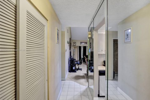 Condominio en venta en Tamarac, Florida, 2 dormitorios, 121.33 m2 № 1692350 - foto 5