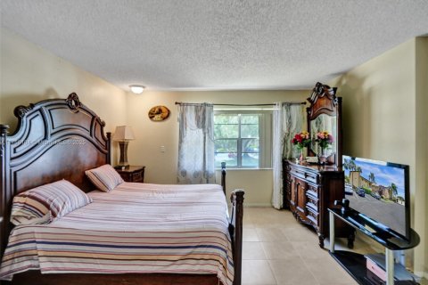 Condominio en venta en Tamarac, Florida, 2 dormitorios, 121.33 m2 № 1692350 - foto 15