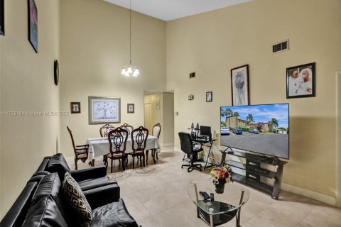 Condominio en venta en Tamarac, Florida, 2 dormitorios, 121.33 m2 № 1692350 - foto 10