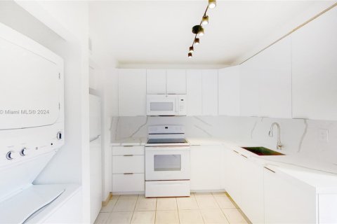 Condo in Miami, Florida, 3 bedrooms  № 1875370 - photo 2