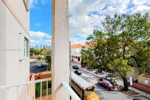 Condo in Miami, Florida, 3 bedrooms  № 1875370 - photo 1