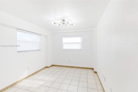Condo in Miami, Florida, 3 bedrooms  № 1875370 - photo 9