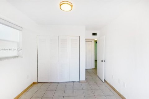 Condo in Miami, Florida, 3 bedrooms  № 1875370 - photo 12