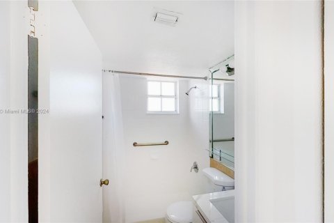Condo in Miami, Florida, 3 bedrooms  № 1875370 - photo 13