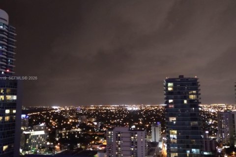 Condo in Miami, Florida, 1 bedroom  № 2087879 - photo 2