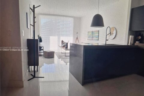 Condo in Miami, Florida, 1 bedroom  № 2087879 - photo 7