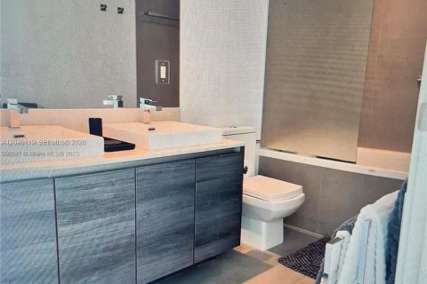 Condo in Miami, Florida, 1 bedroom  № 2087879 - photo 21