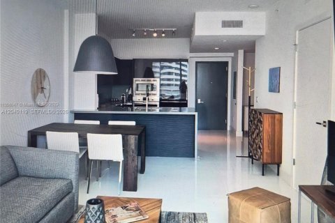 Condo in Miami, Florida, 1 bedroom  № 2087879 - photo 12