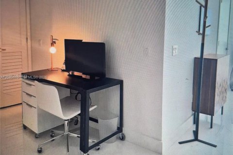 Condo in Miami, Florida, 1 bedroom  № 2087879 - photo 16