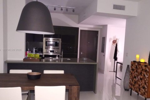 Condo in Miami, Florida, 1 bedroom  № 2087879 - photo 13