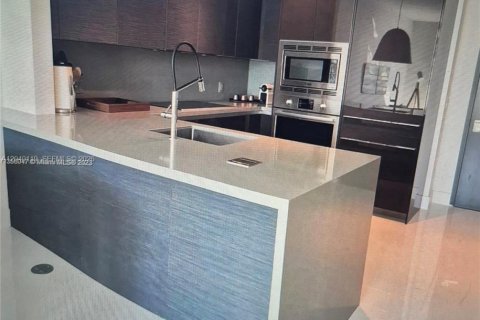 Condo in Miami, Florida, 1 bedroom  № 2087879 - photo 14