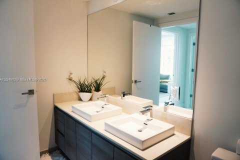 Condo in Miami, Florida, 1 bedroom  № 2087879 - photo 23